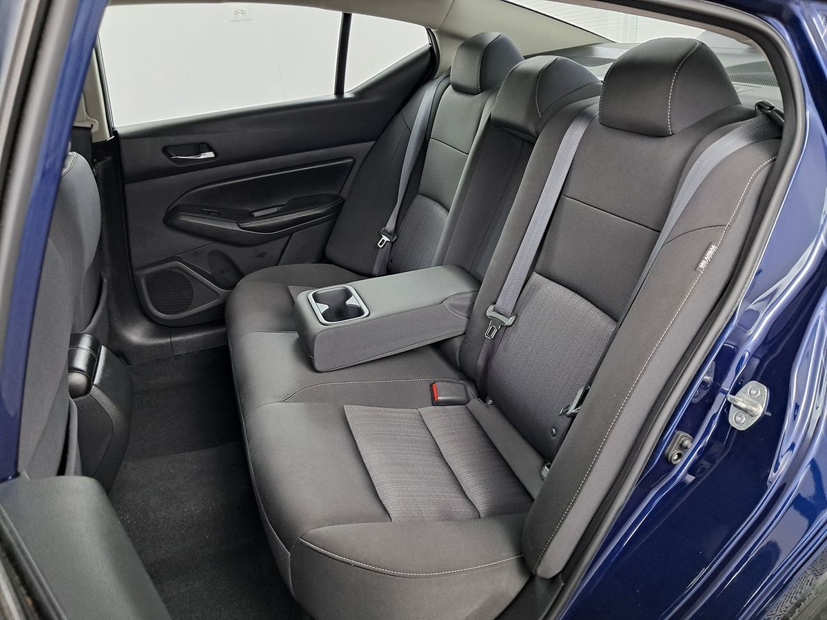 Vehicle image 21 of 29