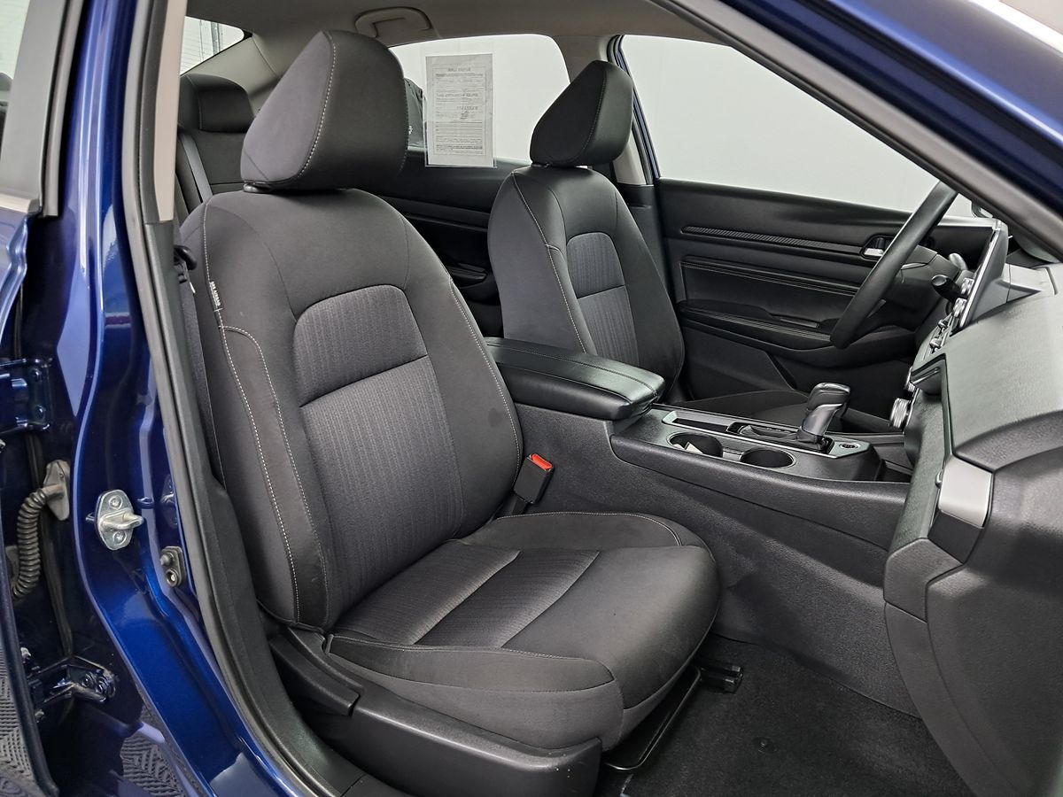 Vehicle image 25 of 29