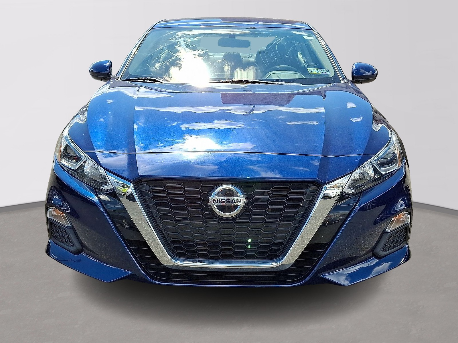 2019 Nissan Altima 2.5 S Image 2 of 29