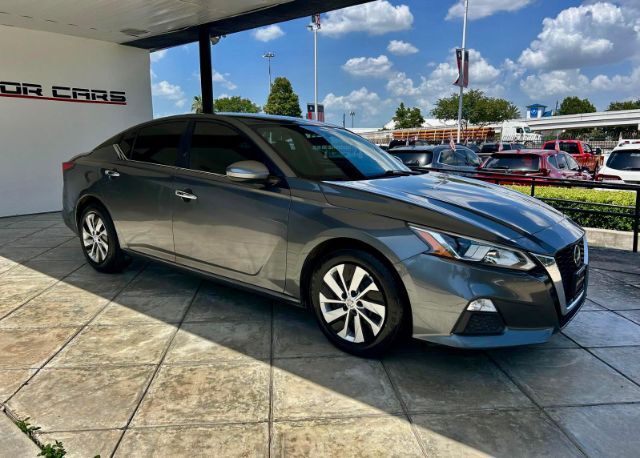 2019 Nissan Altima 2.5 S Image 2 of 16