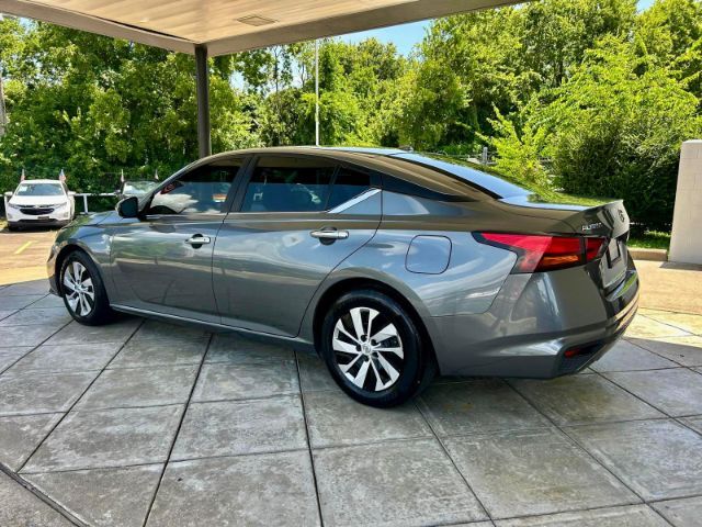 2019 Nissan Altima 2.5 S Image 5 of 16