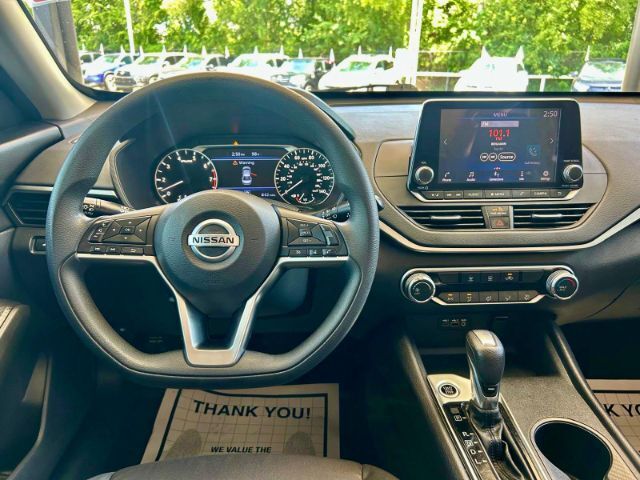 2019 Nissan Altima 2.5 S Image 11 of 16