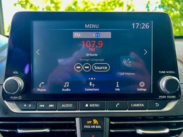 Vehicle image 8 of 10