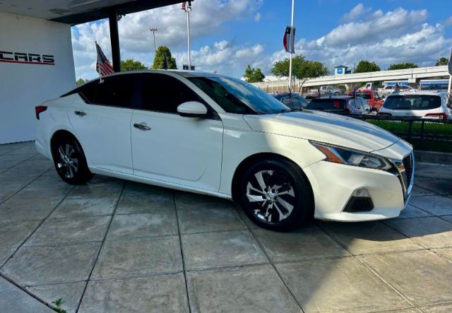 Vehicle image 2 of 10