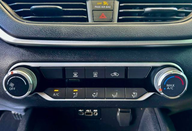 Vehicle image 9 of 10