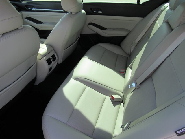 2019 Nissan Altima 2.5 SL Image 21 of 37