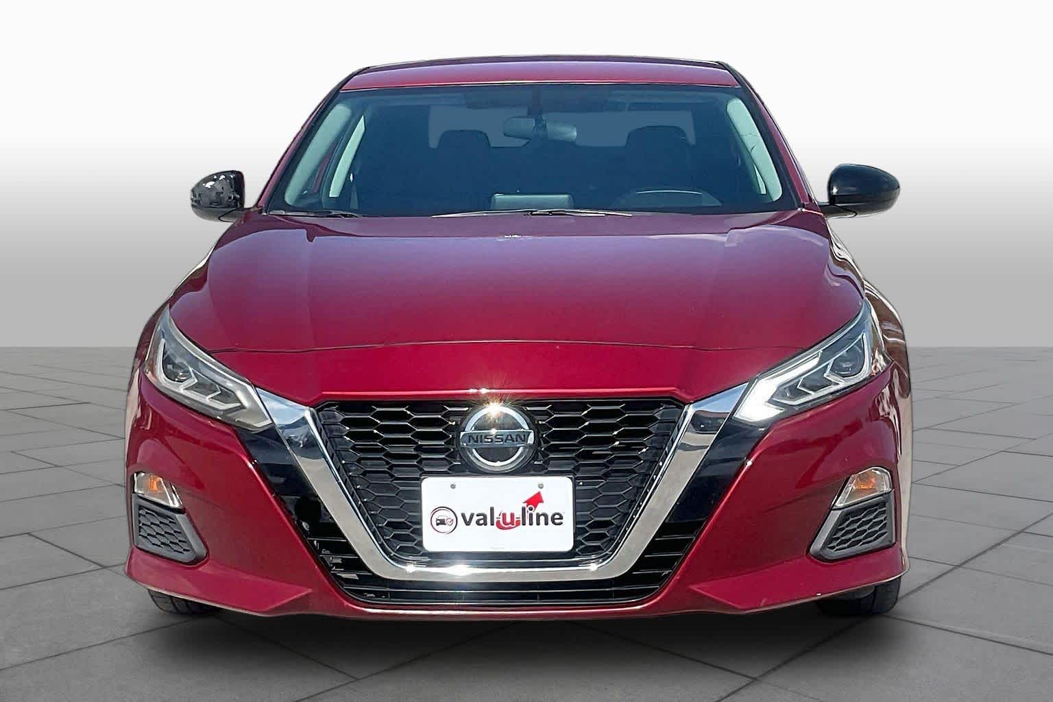 2019 Nissan Altima 2.5 SR Image 2 of 33