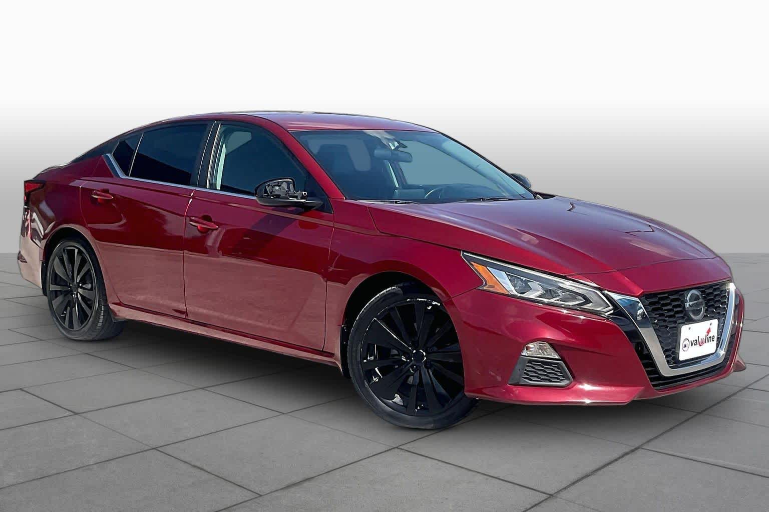 2019 Nissan Altima 2.5 SR Image 3 of 33