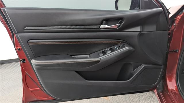 Vehicle image 21 of 29