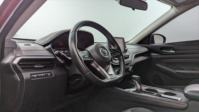 Vehicle image 17 of 29