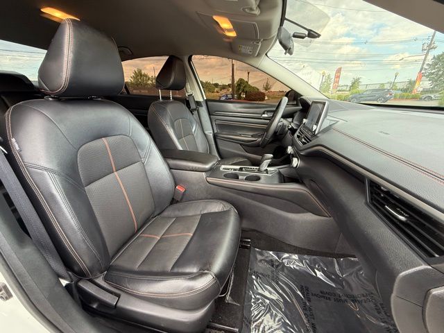 Vehicle image 18 of 37