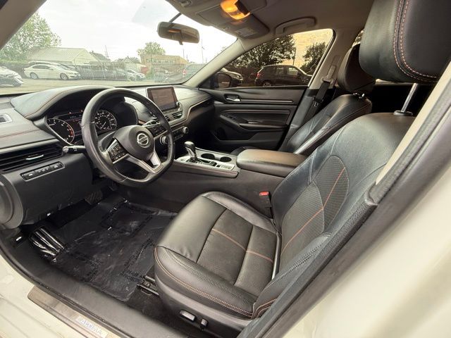 Vehicle image 22 of 37