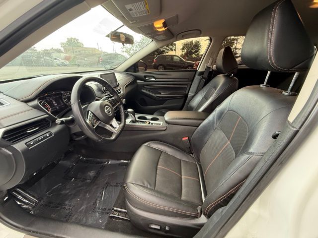 Vehicle image 21 of 37