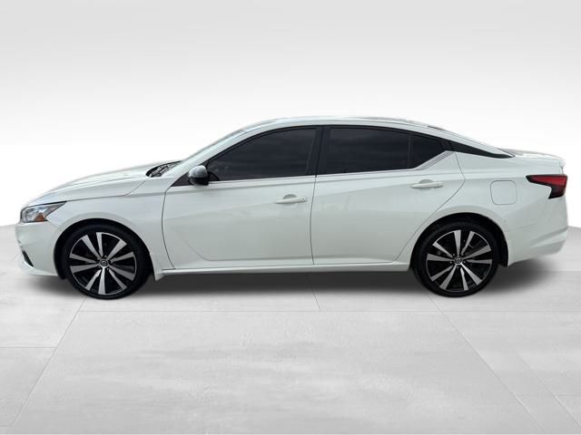 Vehicle image 8 of 37