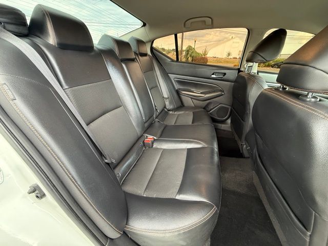 Vehicle image 13 of 37