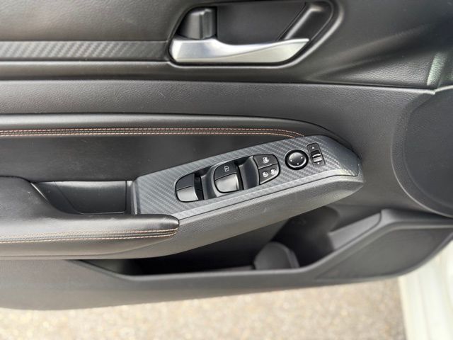 Vehicle image 31 of 37