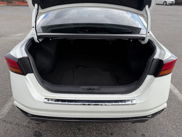 Vehicle image 11 of 37