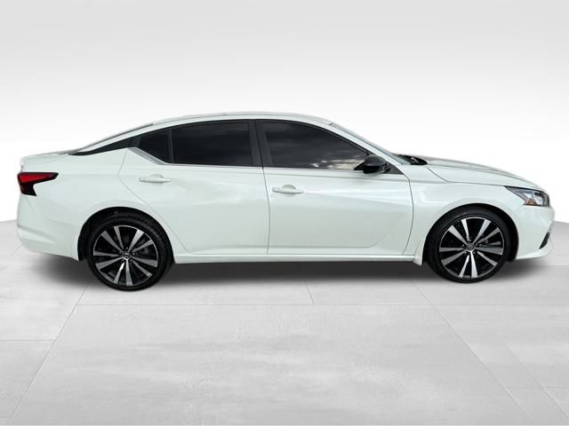 Vehicle image 4 of 37