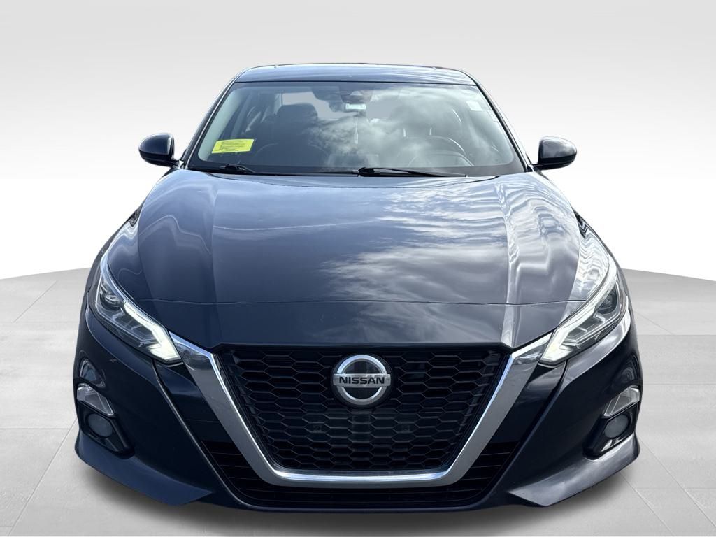 2019 Nissan Altima 2.5 SV Image 2 of 31