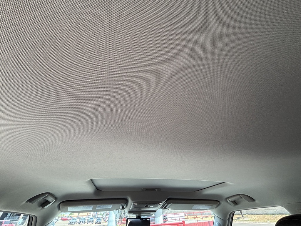 Vehicle image 14 of 22