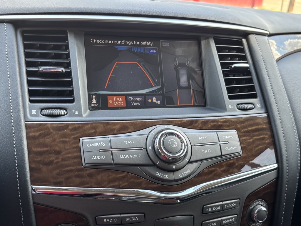 Vehicle image 17 of 22