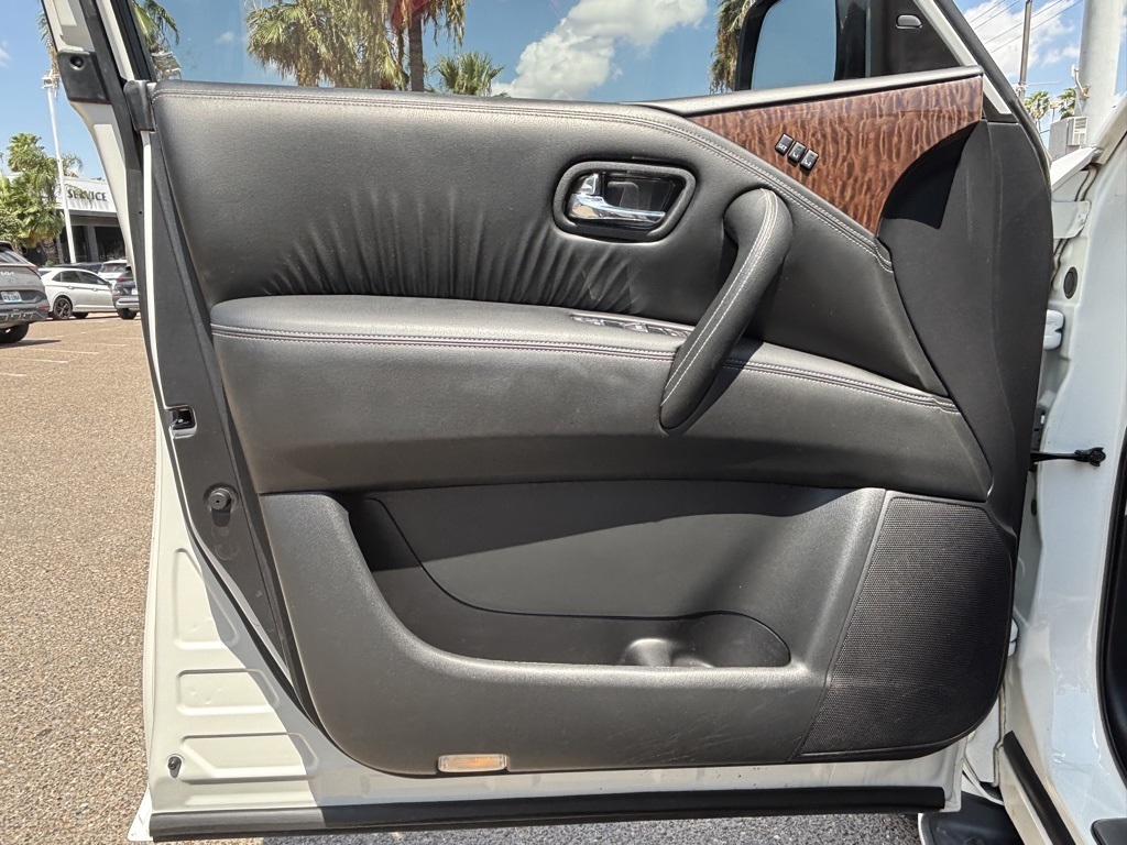 Vehicle image 20 of 22