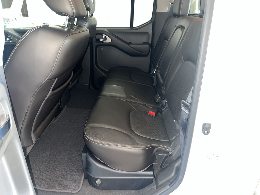 Vehicle image 10 of 21
