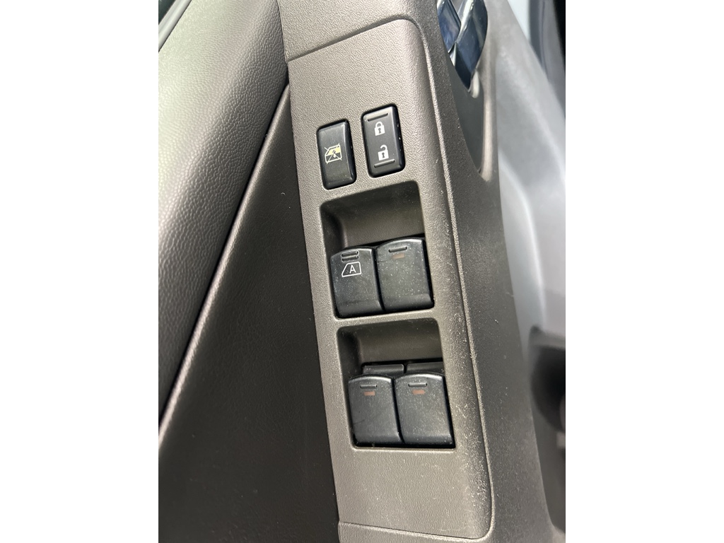 Vehicle image 18 of 21