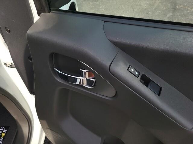 Vehicle image 31 of 38