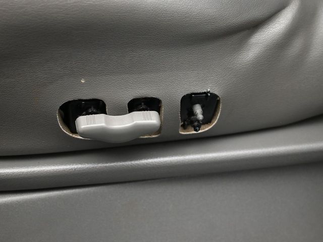 Vehicle image 27 of 51