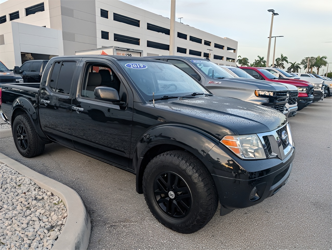 Vehicle image 25 of 28