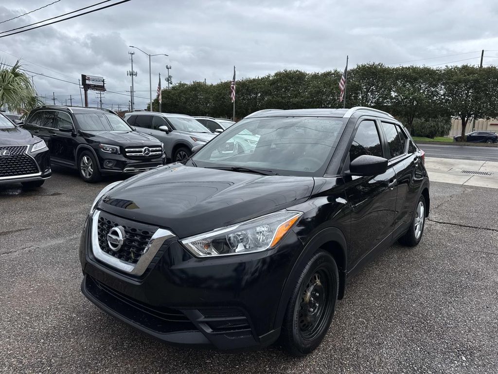 2019 Nissan Kicks S Image 1 of 29
