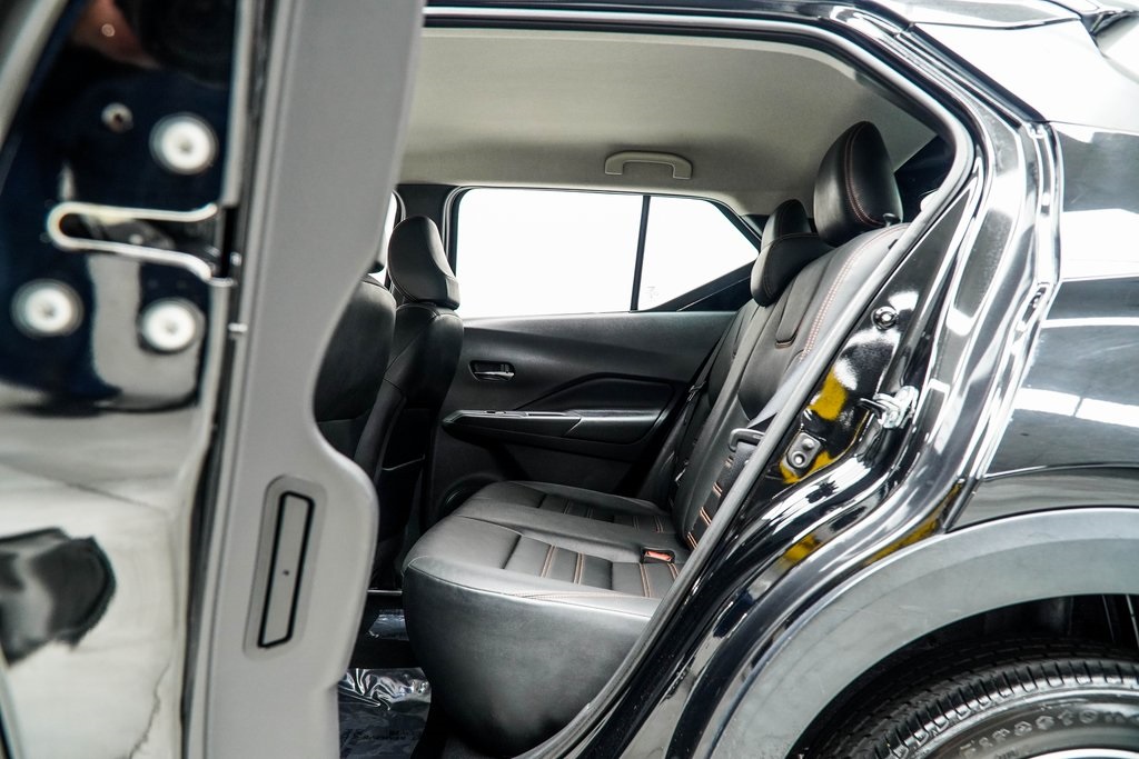 Vehicle image 29 of 32