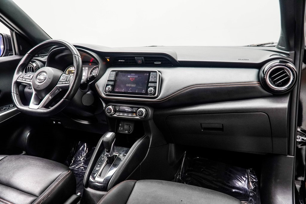 Vehicle image 16 of 32