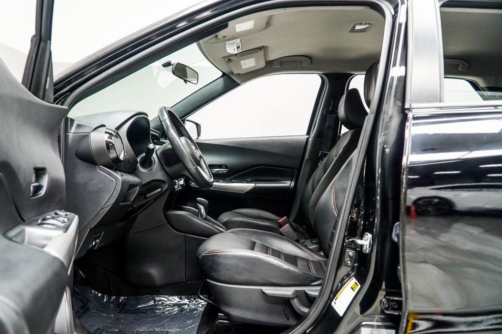Vehicle image 28 of 32