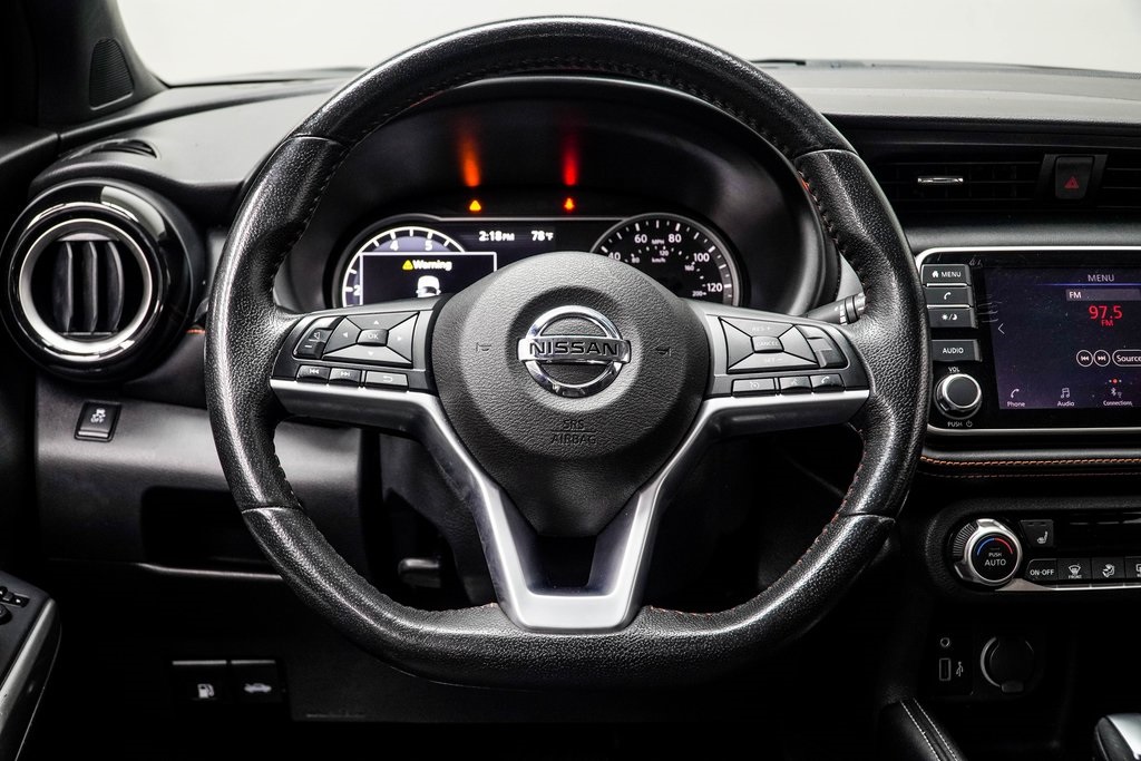 Vehicle image 15 of 32