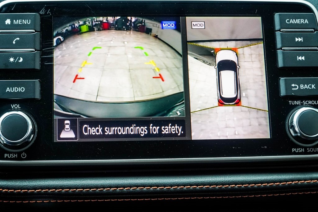 Vehicle image 21 of 32