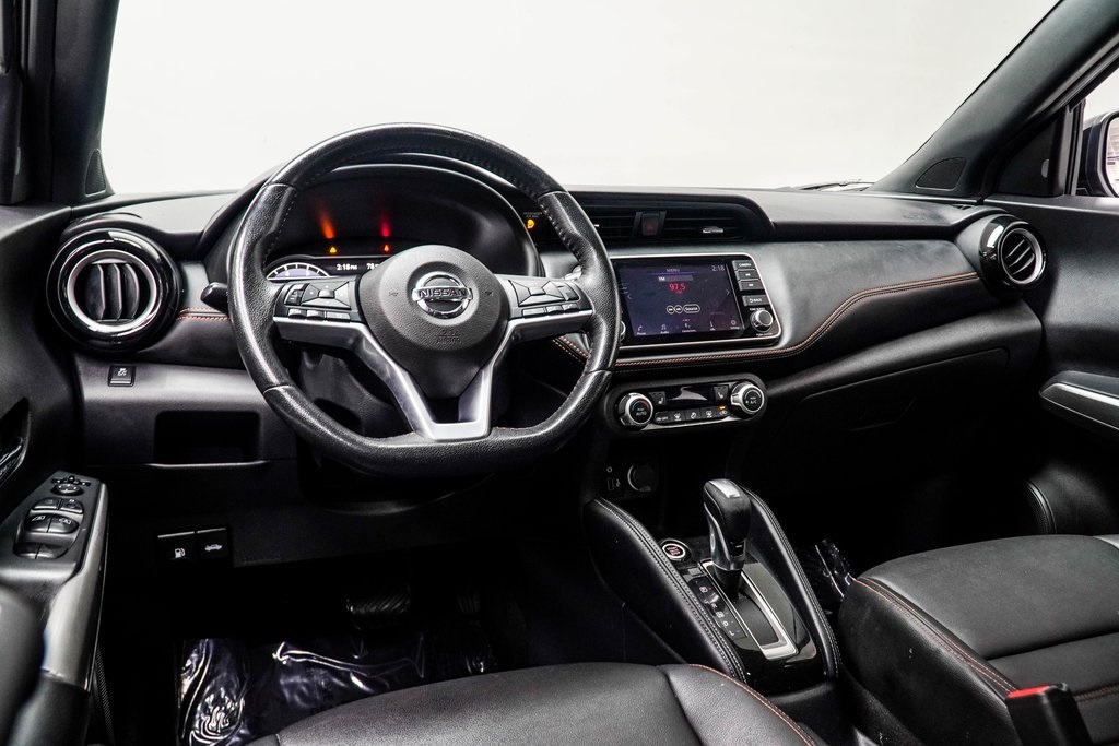 Vehicle image 12 of 32