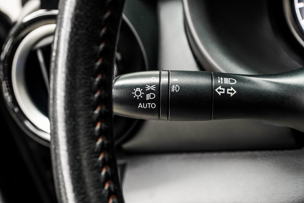 Vehicle image 24 of 32