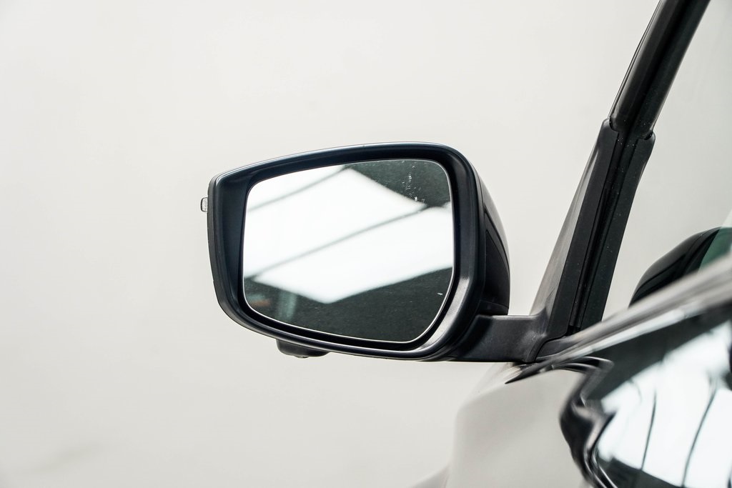Vehicle image 14 of 32