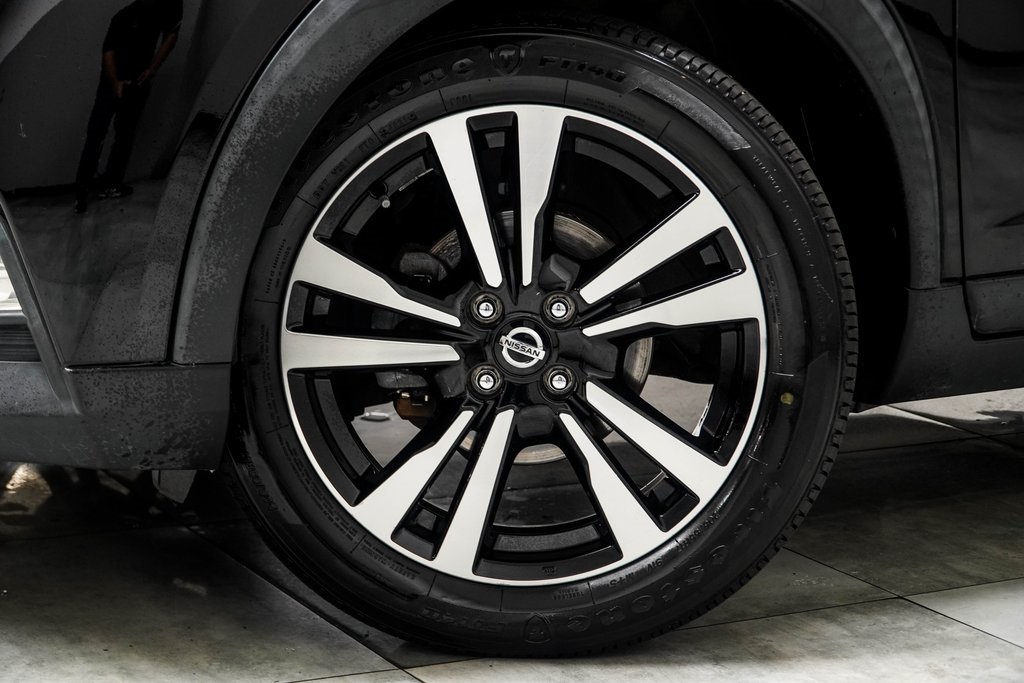 Vehicle image 11 of 32