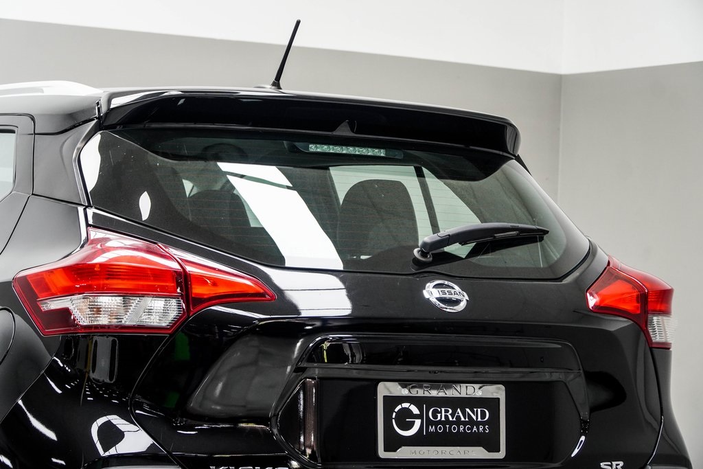 Vehicle image 13 of 32