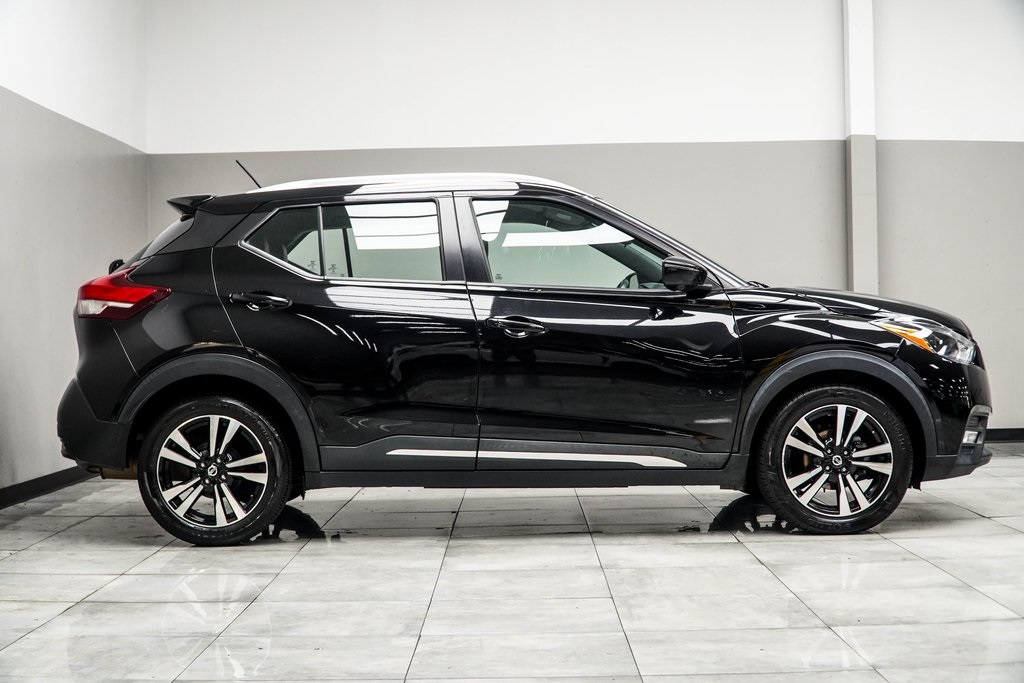 Vehicle image 6 of 32