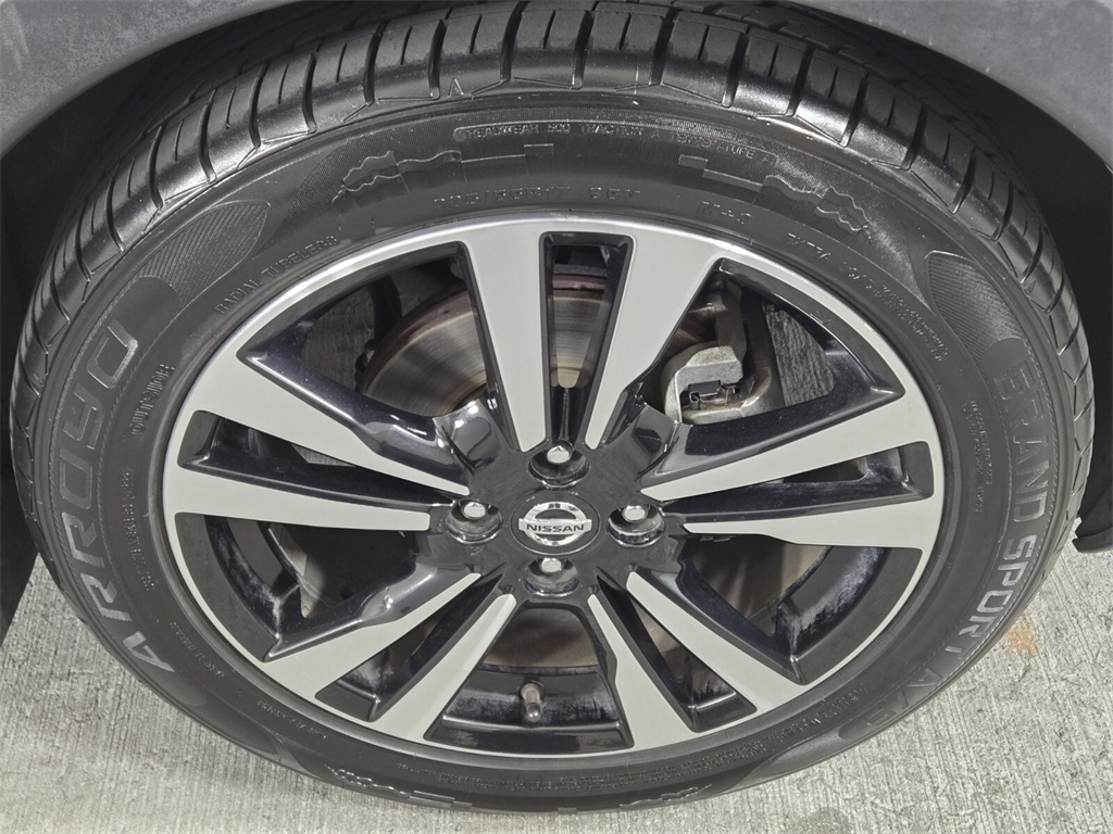 Vehicle image 10 of 29