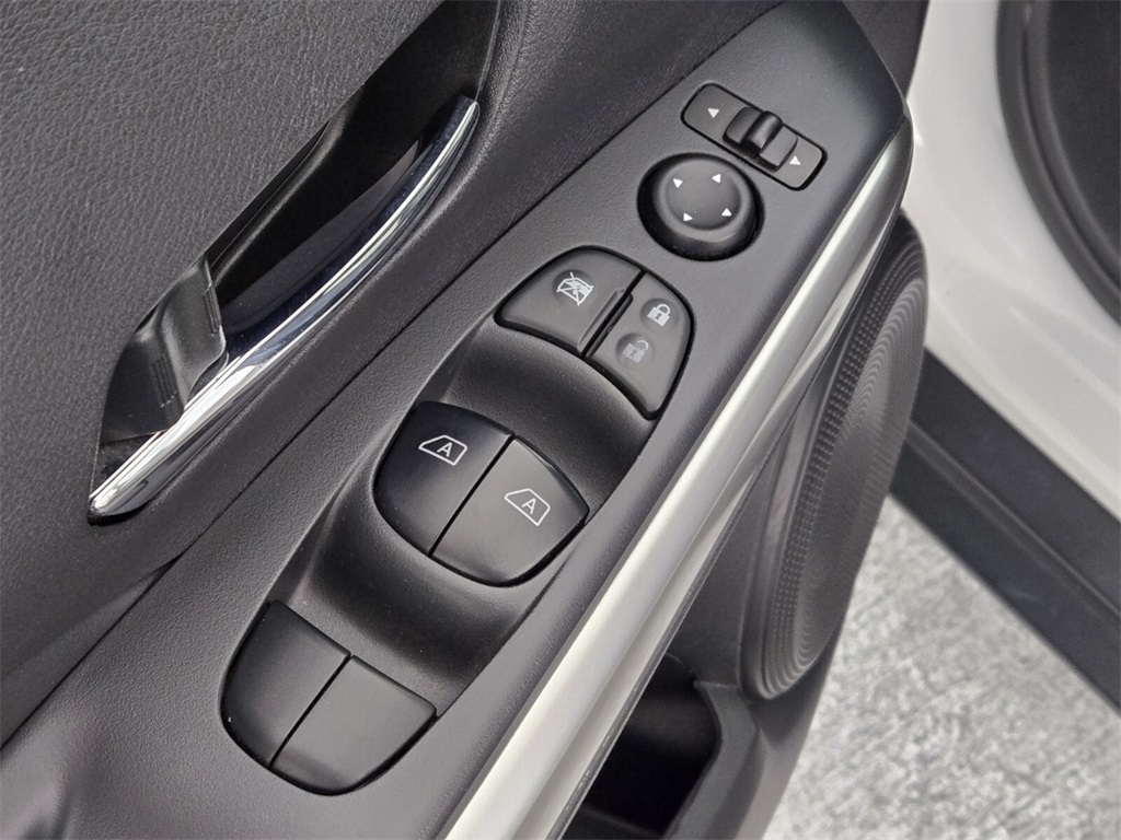Vehicle image 27 of 29