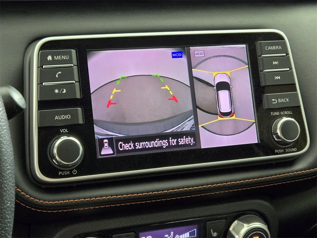 Vehicle image 21 of 29