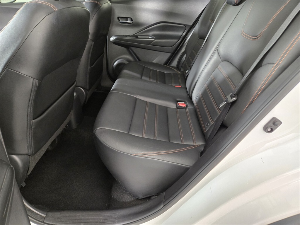 Vehicle image 16 of 29