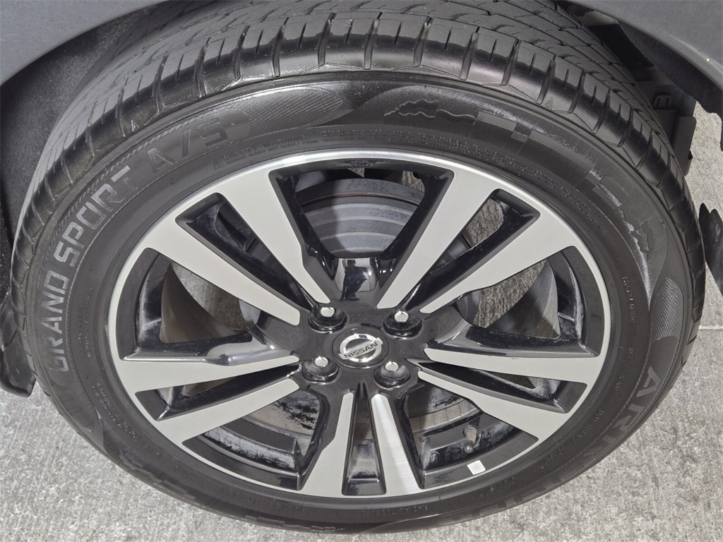 Vehicle image 11 of 29