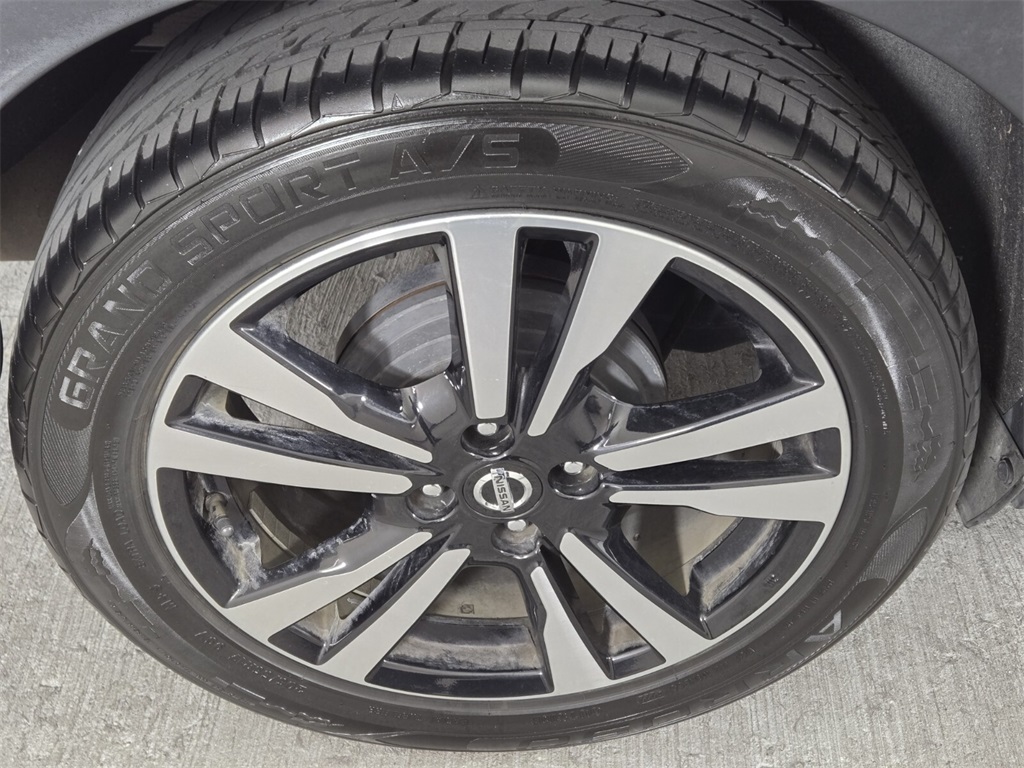 Vehicle image 12 of 29