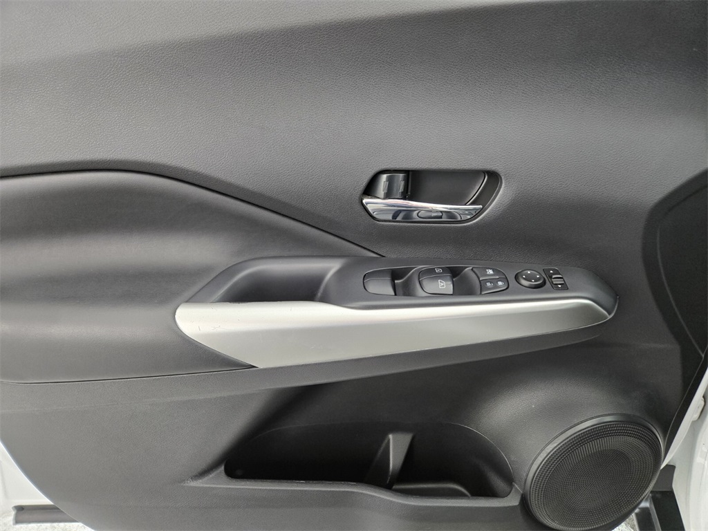 Vehicle image 24 of 29